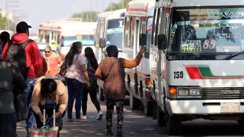 Micreros esperan solución en reunión con el alcalde cruceño para evitar el paro indefinido