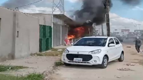 Incendio consume restaurante de comida típica en la zona del Séptimo Anillo del Cambódromo
