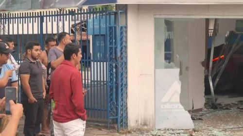 Santa Cruz: hallan Bs 150.000 y medio kilo de oro en vehículo que atropelló a una mujer