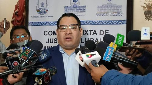 Fiscalía arresta a dos personas vinculadas al vehículo usado en el asesinato del capitán Aldunate