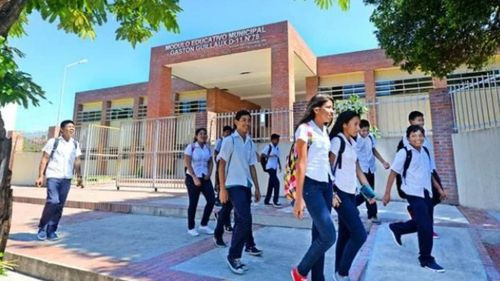 Evalúan clases virtuales en colegios ante la escasez de combustible
