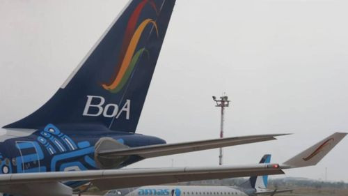 Gobierno dispone vuelos solidarios entre Cochabamba y La Paz, por derrumbes en la carretera