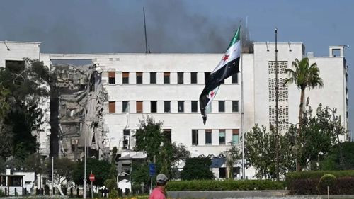 El momento exacto del ataque israelí al cuartel sirio en Damasco