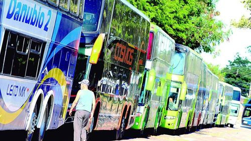 Crisis de combustible genera paralización y mercado negro en varias regiones de Bolivia