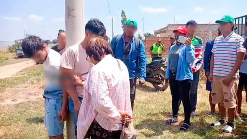 Vecinos de La Guardia detienen y amarran a dos presuntos ladrones de ganado