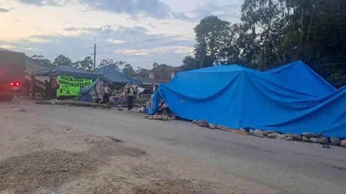 Universitarios de la Unibol habilitan paso humanitario en Chimoré