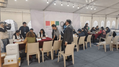 Solo dos frentes concluyen registro a pocas horas del cierre de inscripciones