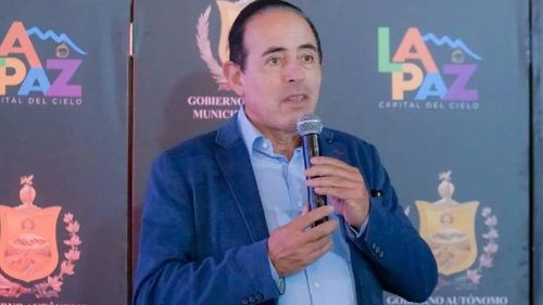 Alcalde Dockweiler descarta alza de pasajes en La Paz porque el transporte urbano consume gasolina y gas