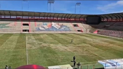  El Alto exige explicaciones a Always Ready por el repentino deterioro del césped en Villa Ingenio y el convenio abandonado