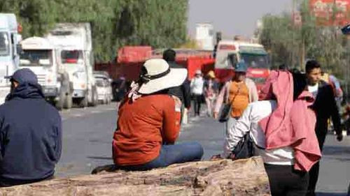  Estudiantes de Unibol Quechua instalan bloqueo en la ruta nueva Cochabamba – Santa Cruz
