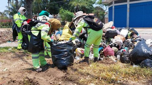 Santa cruz: paro de 72 horas de trabajadores de aseo urbano deja calles llenas de basura