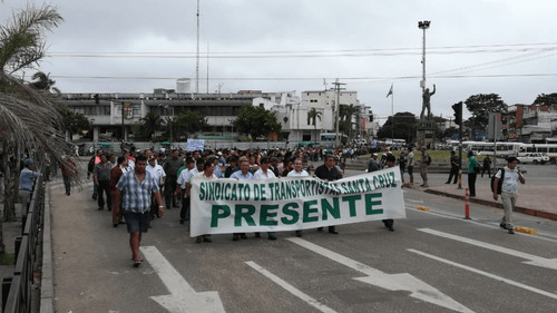 Transportistas de Santa Cruz presionan por aumento del pasaje a Bs 4,58