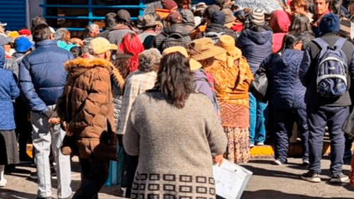 Caos por pollo a Bs 18 el kilo: Cierran agencia de Emapa en La Paz tras tensión y denuncias de revendedores 