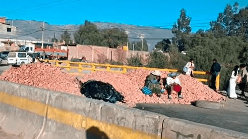 Bloqueos en rutas de cochabamba restringen salida de buses hacia el altiplano