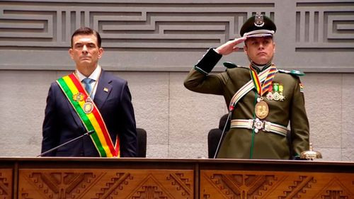 Lluvia intensa, manillas escondidas y un padre emocionado: los momentos más destacados en la toma de juramento de Paz y Lara