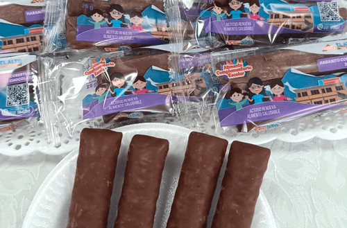 Niños de El Alto comienzan clases con ración especial de yogurt, manzana y quinua