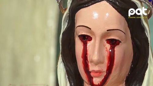 Una virgen habría comenzado a “llorar sangre” devotos lo interpretan como un llamado a rezar por la humanidad