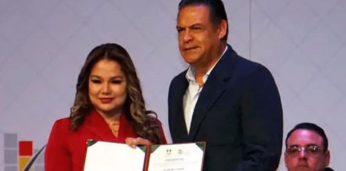 Luis revilla recibe credencial y prioriza salud y economía en su gestión en la paz