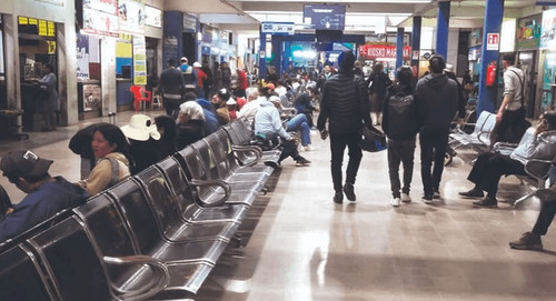 Santa cruz reanuda salidas de buses mientras persisten restricciones en otras terminales