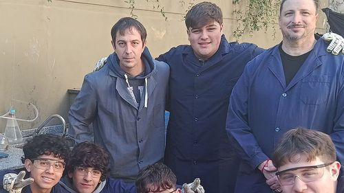 Estudiantes argentinos convierten residuos plásticos en combustible
