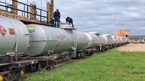 YPFB retoma el transporte ferroviario de combustibles