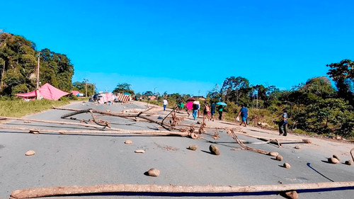  Carretera nueva Cochabamba - Santa Cruz cortada por bloqueos en Yapacaní y Chimoré