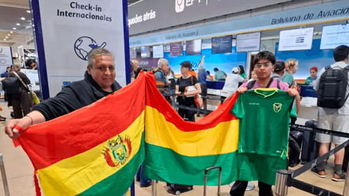 Hinchas bolivianos viajan a Monterrey con ilusión mundialista