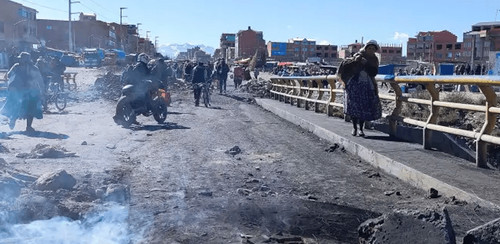 Choferes varados por bloqueos claman por ayuda humanitaria