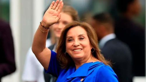 Boluarte duplica salario en medio de crisis y rechazo social en Perú