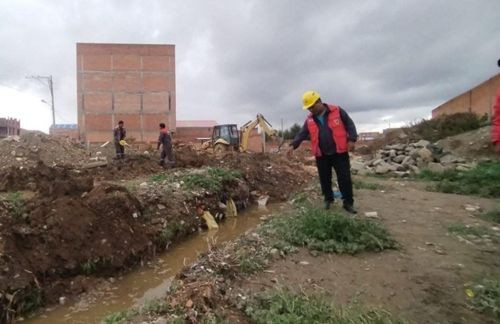 El Distrito 7 lleva maquinaria pesada para prevenir riesgos por las lluvias en el río Poncoro