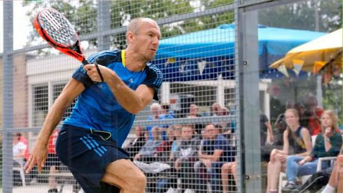 Arjen Robben debuta en el pádel profesional y logra su primera victoria en el FIP Bronze