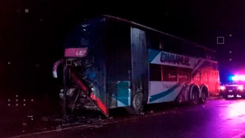 16 personas heridas en choque entre dos buses en la ruta Oruro-Potosí
