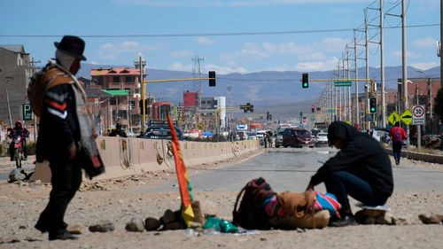 Ponchos Rojos bloquean vía La Paz–Oruro