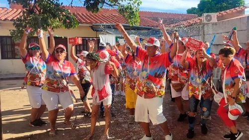 Alegría, música y mojazón: Así arranca el ‘Carnaval de Calle’ en Santa Cruz de la Sierra