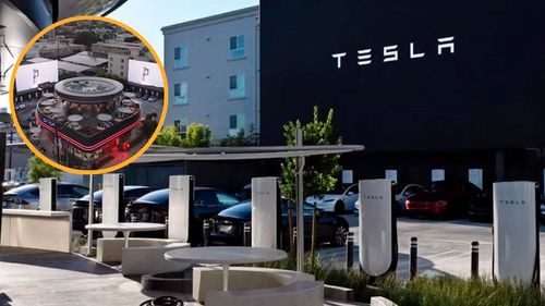 Tesla abre restaurante temático futurista en Hollywood con pedidos desde el auto y funciones de autocine
