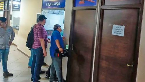 Hijo de Jhonny Fernández espera audiencia cautelar por dos delitos