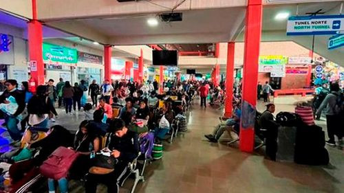 Viajeros denuncian pasajes elevados mientras la ATT pide reportar cobros abusivos