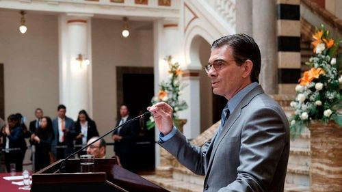 Paz anuncia investigación y  sanciones por gasolina irregular