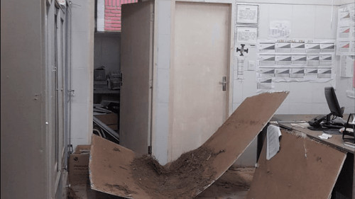 Se derrumba el techo del centro de salud 25 de diciembre debido a falta de mantenimiento