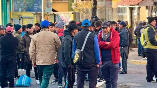 Bloqueos y protestas del transporte público paralizan La Paz ante la escasez de carburantes y fallas de calidad