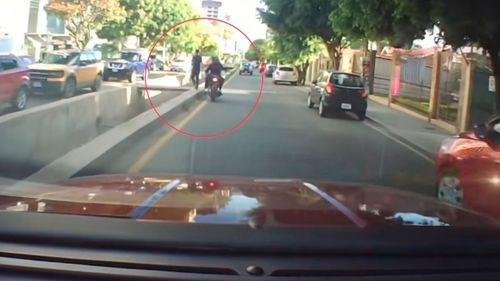 Motoladrones roban a un joven y logran escapar