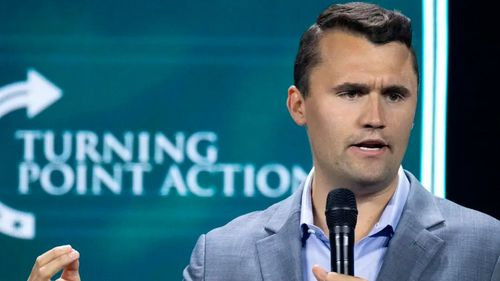 Disparan a Charlie Kirk durante un acto en la Universidad Utah Valley