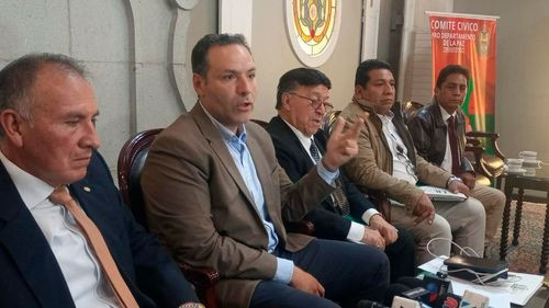 Zambrana cuestiona salida de vocera presidencial