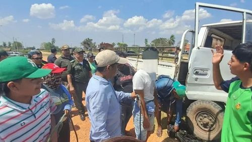 Vecinos de La Guardia entregan a dos acusados de robo de ganado a la Policía