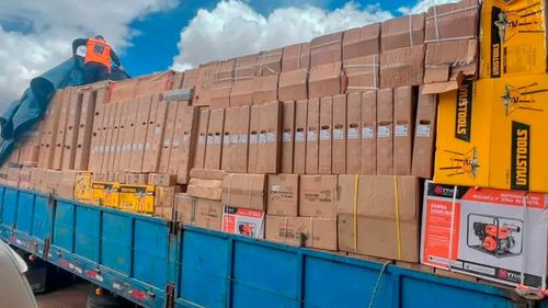 Incautan camión con televisores y contrabando en Oruro