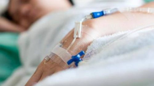 Paciente con fiebre amarilla recibe alta médica después de más de un mes