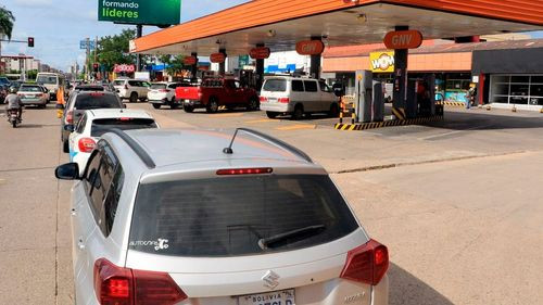 Vuelven las filas en surtidores de  Santa Cruz de la Sierra y La Paz