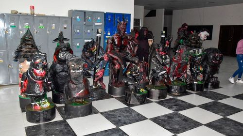 Estudiantes de la UPEA crean ajedrez inspirado en leyendas bolivianas Estudiantes de la UPEA crean ajedrez inspirado en leyendas bolivianas