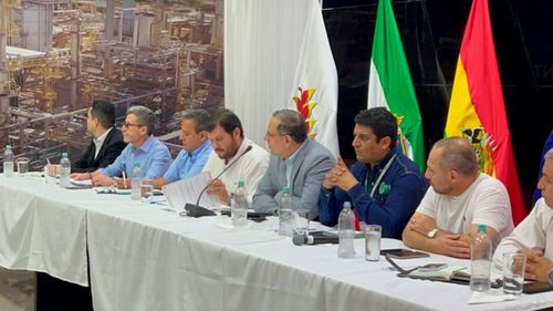 Reunión clave: esperan que YPFB defina cuándo activará el resarcimiento por daños atribuidos a gasolina