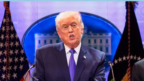 EE.UU. aplica desde hoy un arancel global del 10 % por 150 días, mientras evalúa subirlo al 15 %